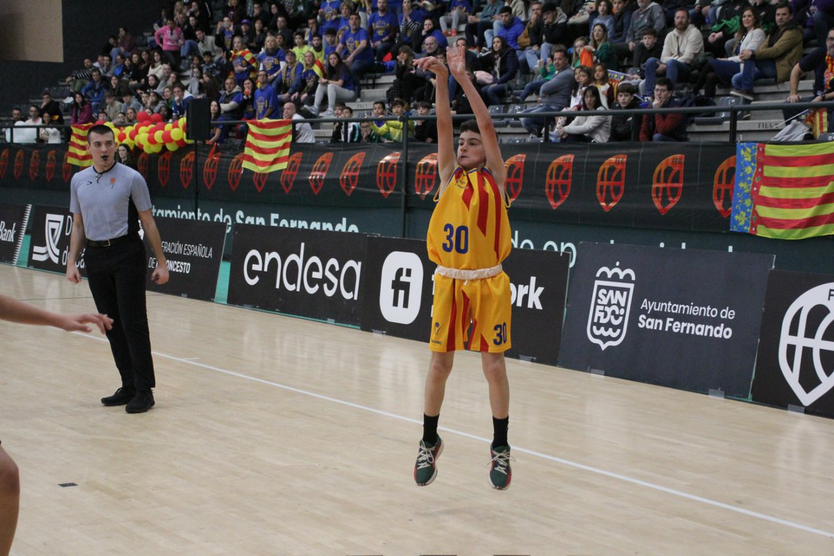 FCBQtecnic's tweet image. SELECCIONS | 🏀CAMPIOOOOOOOOONS!   
La selecció catalana mini masculina remunta 12 punts de desavantatge i en un final d'infart supera la Comunitat Valenciana (71-67) al Campionat d'Espanya. SUPERFELICITATS!
#CatalunyaBQ #PlanetaMini2024