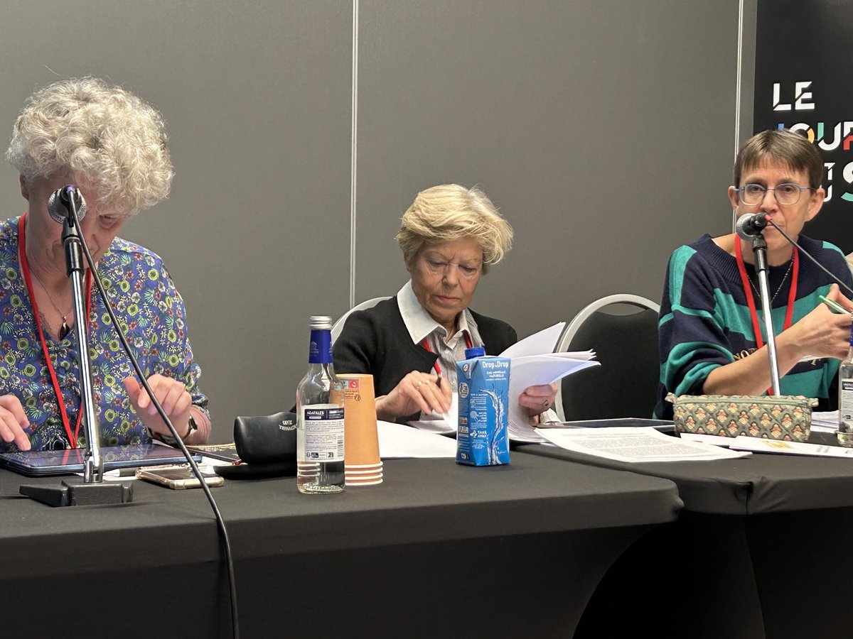 Débat animé sur la carte de presse en France aux ⁦<a href="/LesAssises/">Assises du Journalisme</a>⁩ du journalisme à Tours animé par Jacqueline Papet avec La présidente de la commission #CCIJP Catherine Lozach Kathleen Grosset présidente ⁦<a href="/conseildeonto/">CDJM</a> ⁦et Stephane Joseph dir com ⁦<a href="/webscam/">LaScam</a>⁩