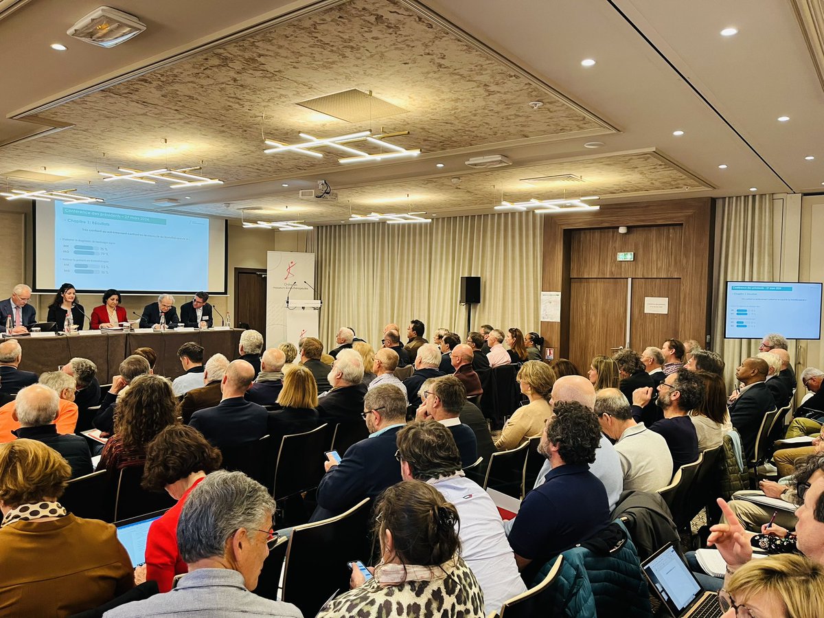 [Conférence des présidents 📰]

La conférence des présidents débute par une intervention d'<a href="/amelie_kch/">Amélie Kch</a> qui présente aux élus ordinaux les conclusions de sa thèse portant sur le thème : "Les kinésithérapeutes, acteurs de première ligne dans la prise en charge de la lombalgie aigüe