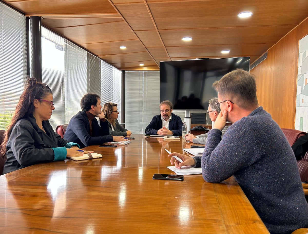 Mantenemos la primera reunión con la alcaldesa de Ingenio, para abordar actuaciones de adaptación al cambio climático en la costa de El Burrero y de otros asuntos de interés común como la creación de comunidades energéticas ⚡🏡 #GranCanariaMedioAmbiente #EnergíaGranCanaria