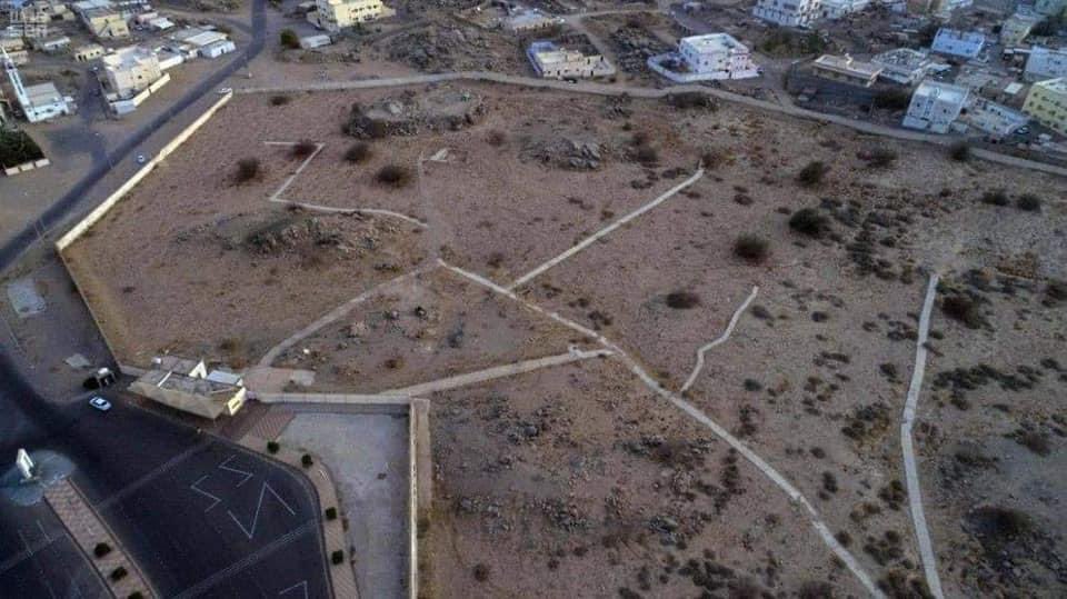 insharifain's tweet photo. The Battle of Badr took place on the 17th of Ramadan, two years after Prophet Muhammad ﷺ migrated to Madinah. 14 companions were martyred in the battle.

The battle of Badr was the most important and the first major battle the Muslims fought. The Muslim army, which numbered around 313, faced an army of 1000 of the Quraysh, through the help of Allah the Muslims emerged victorious.

The Battle of Badr was a turning point in the early history of Islam, as it demonstrated the strength and determination of the Muslim community and helped to establish the dominance of the Muslim forces. In the Quran, the battle is referred to as Yawm al- Furqan (The Day of the Criterion)

The Prophet (ﷺ) was engaged in dua and Allah responded to his prayers by sending an army of one thousand Angels. Badr lies 130 km from Madinah.

"When you asked for help from your Lord, He answered you. Indeed I will aid with a thousand of the angles in rows behind rows." (Quran 8:9)