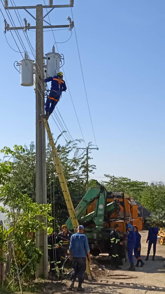 En etapa conclusiva la inversión del Grupo Tabacuba en El Porvenir de Cumanayagua. Finca del usufructuario Alcides Hernández Pérez donde se instala tecnología de avanzada para la cura controlada del tabaco. #CienfuegosXMásVictorias #JuntosPodemos #GenteQueSuma