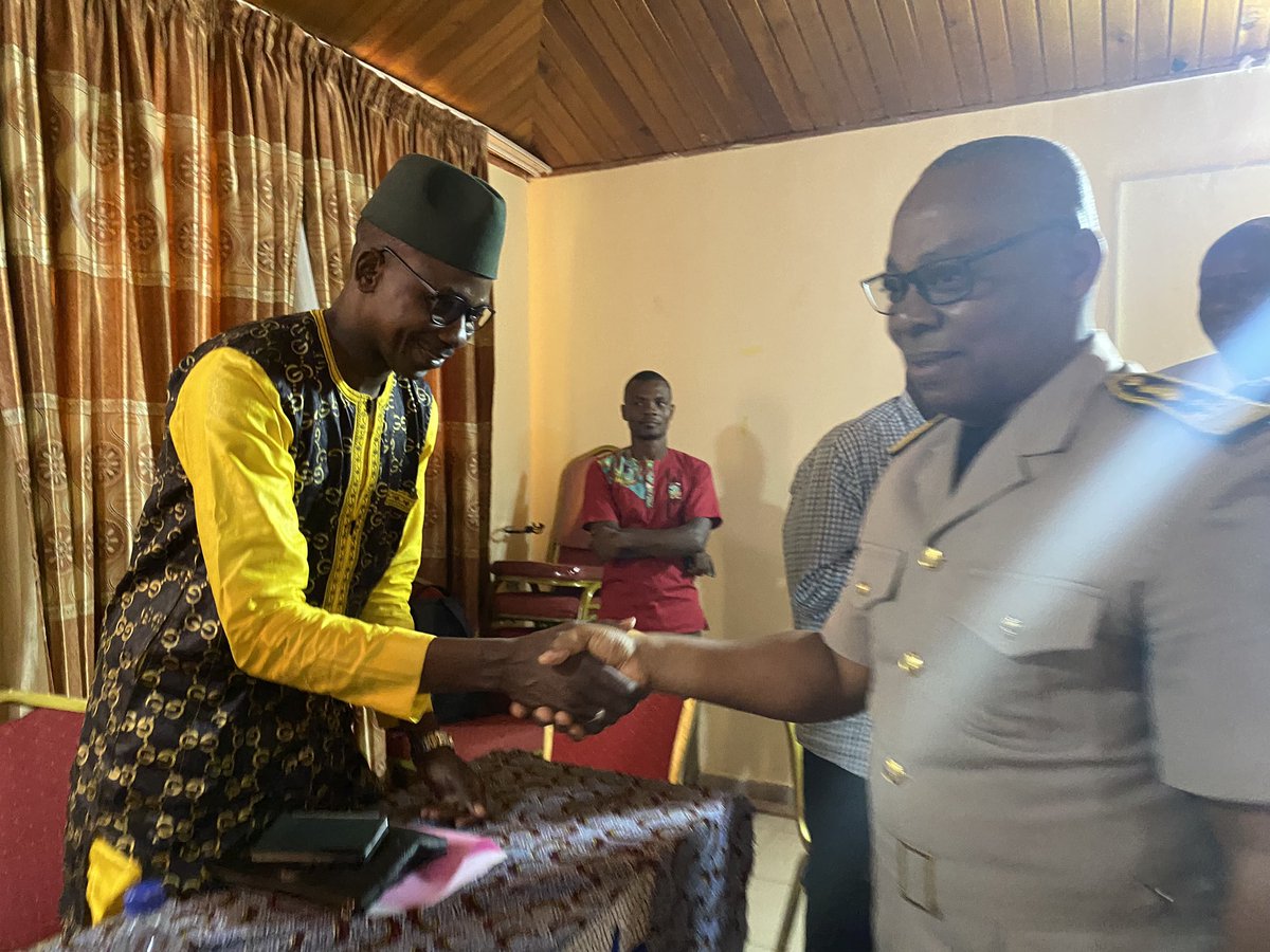 amazoonduweb's tweet photo. Il est aussi avec nous le Préfet de Region du Tchologo pour cette réunion du comité technique et de suivi local du local à Ferké. @DevCanada @AmbCanCI @MinistereFFE @ACF_CI #ActFemmes #CIV225 https://t.co/H2sBIpMIn5