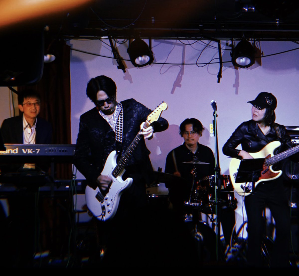 riku_matsumoto2's tweet image. 【 #BECKアキバ 】
約1年ぶりの東京LIVE1日目！
非常にエキサイティングしたROCKな1日でしたご来場頂きありがとうございました😊
バックバンドは #BECKBAND 
まだまだこれからも歌いまーす🎙️

#松本陸 #シンガーソングライター
#バンド #ワンマンライブ #秋葉原