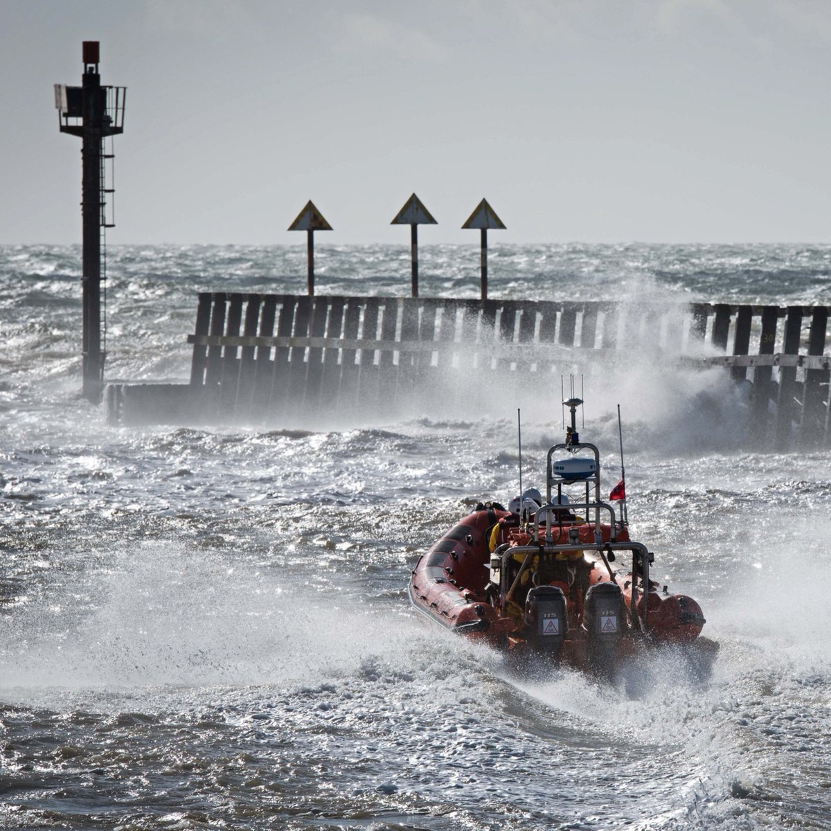 There’s just 36 hours left to bid on the amazing lots in our online auction! ⏰ Lots include a private box at the Utilita Bowl for up to 15 people to watch Hampshire v Northamptonshire on 26 July. 🤩 Happy bidding! rb.gy/fxm09l @RNLI #rnli200