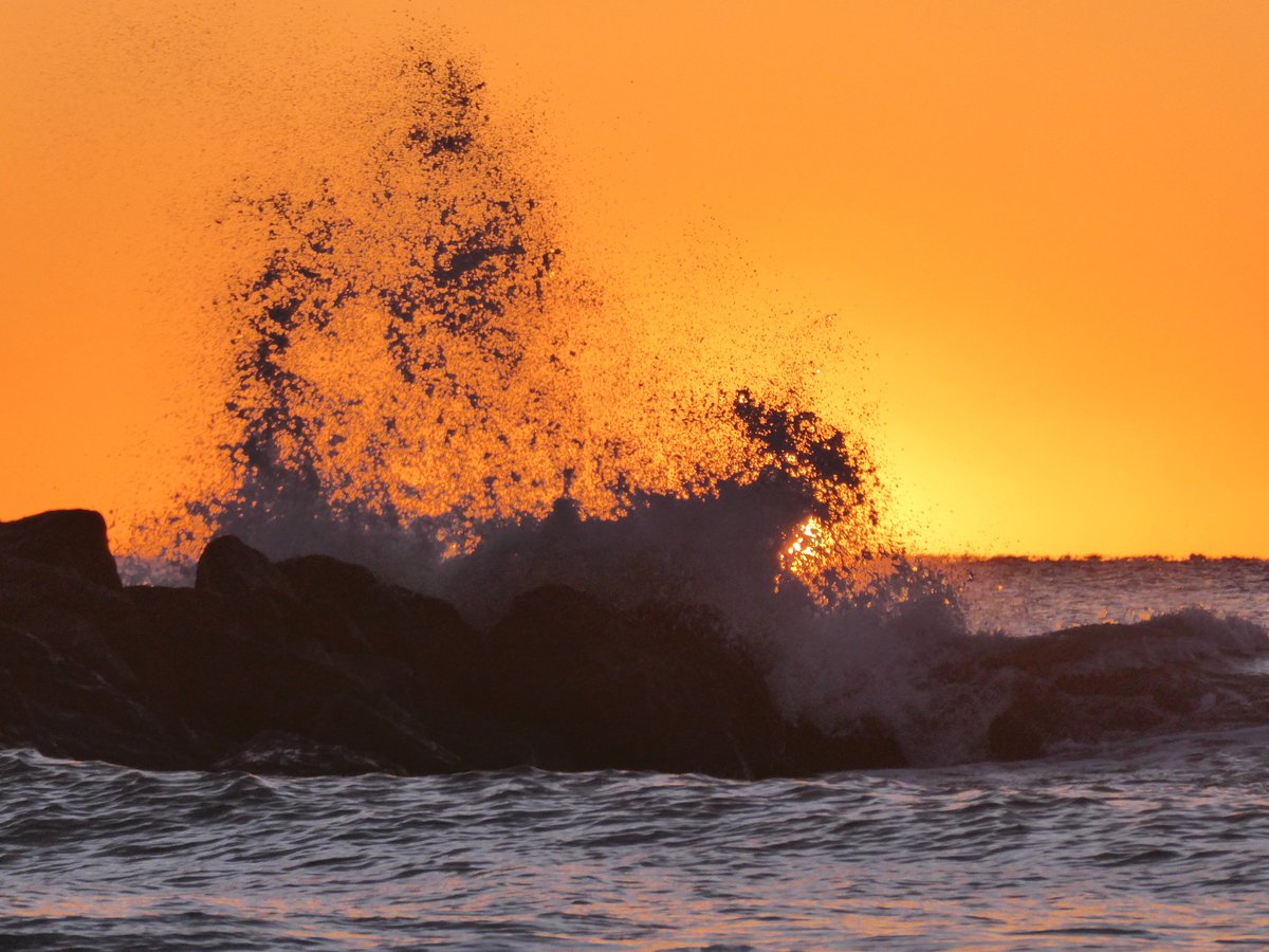 El regalo de hoy 🧡 #amanecer
    #mediterráneoenvivo Ω 🌅
Buenos días 🌊 #FelizMiércoles 
   📍Alboraya 📸 #Valencia