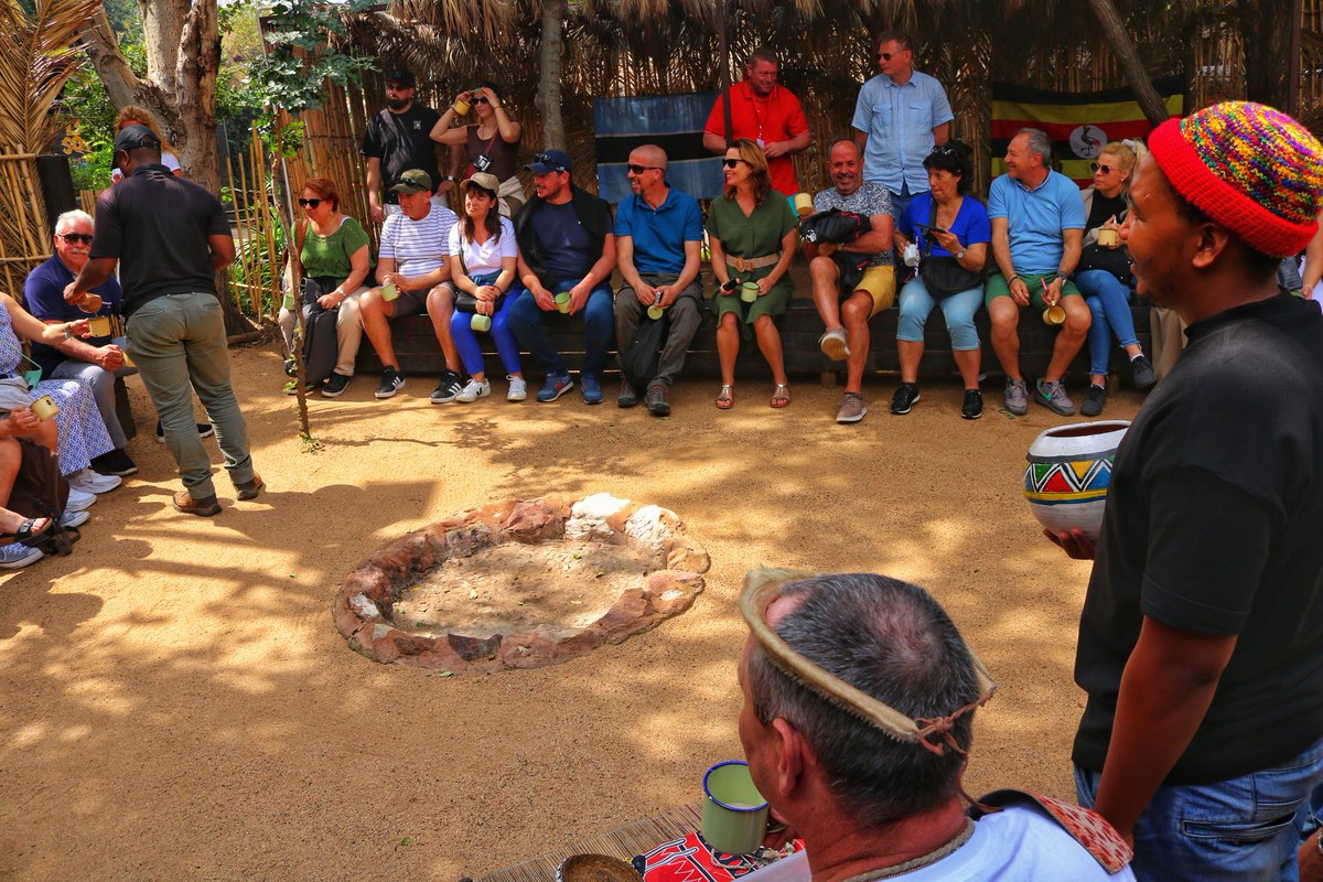 Its a good time to make memories with your friends and loved ones during these Easter and School holidays! Click on the link below for our Explore Soweto - Tour Special that is valid until Monday 1st April 👇🏿:
sowetobackpackers.com/offers/bicycle…