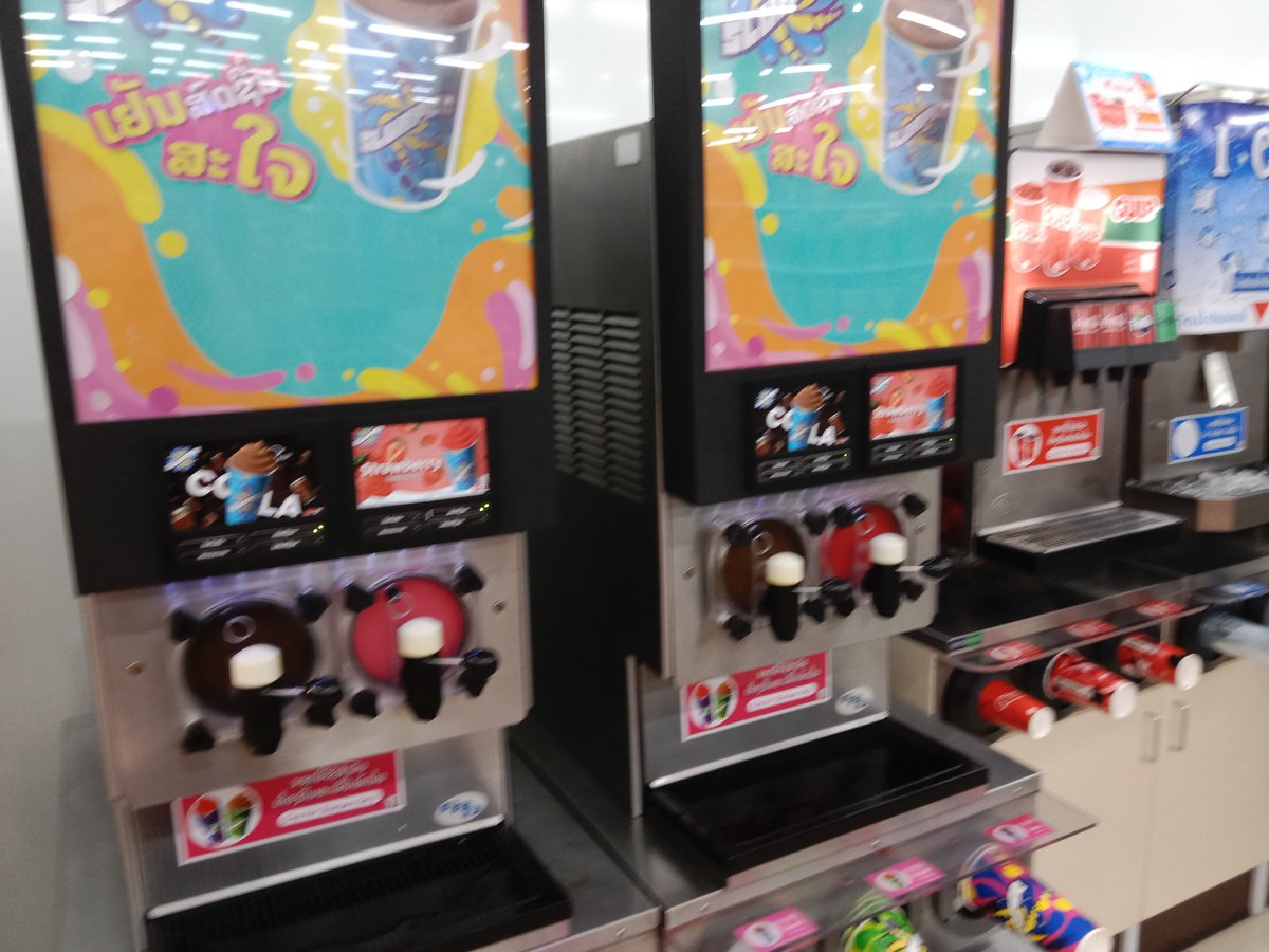 haklao's tweet photo. 昨日、予定通り、パクセーにセブンイレブンがオープンして、夕方行ってみたら、店に入れないくらいの混雑で諦めて、深夜にリベンジ。めっちゃ楽しい。めっちゃ嬉しい。いやー、有り難い〜。

#ラオス #パクセー #セブンイレブン #海外生活 https://t.co/NumZSInj0Y