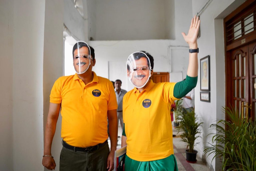 AtishiAAP's tweet image. आज दिल्ली विधान सभा में, तानाशाही के ख़िलाफ़, लोकतंत्र को बचाने की इस जंग में, अब @AamAadmiParty का हर विधायक @ArvindKejriwal है।