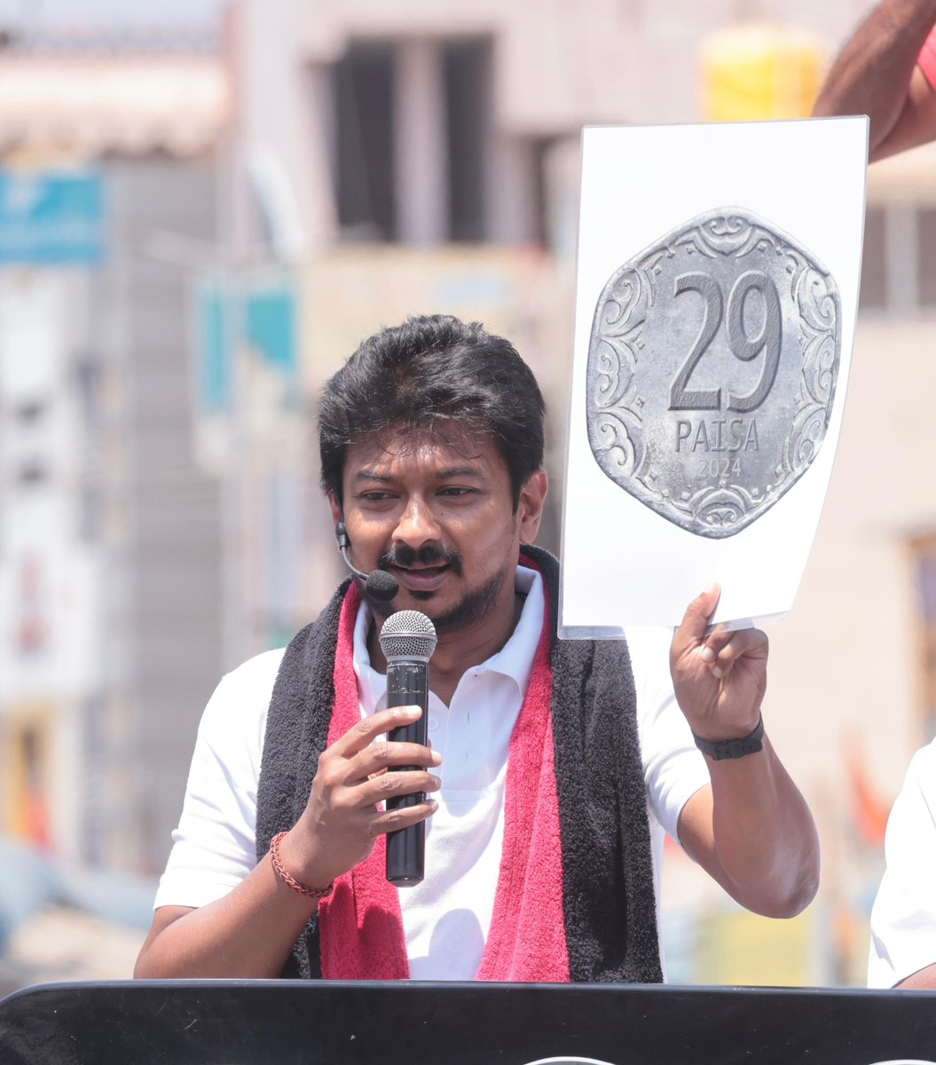 Udhaystalin's tweet photo. மாண்புமிகு முதலமைச்சர் அவர்கள் தலைமையிலான நம் கூட்டணிக்கு எட்டுத்திக்கும் பெருகி வரும் ஆதரவுக்கு மேலும் ஓர் எடுத்துக்காட்டாக அரக்கோண���் மக்களவைத் தொகுதி, ஆற்காட்டில் திரளாக கூடியிருந்த பொதுமக்கள் மத்தியில், கழகத்தின் வெற்றி வேட்பாளர் அண்ணன் ஜெகத்ரட்சகன் அவர்களை ஆதரித்து, உதயசூரியன் சின்னத்துக்கு வாக்கு கேட்டு இன்று பிரச்சாரம் மேற்கொண்டோம்.

இந்தியாவின் பன்முகத்தன்மை காப்போம்.

#INDIA வெல்லட்டும் !
@R_Gandhi_MLA @APNandakumarMLA @easwarappan