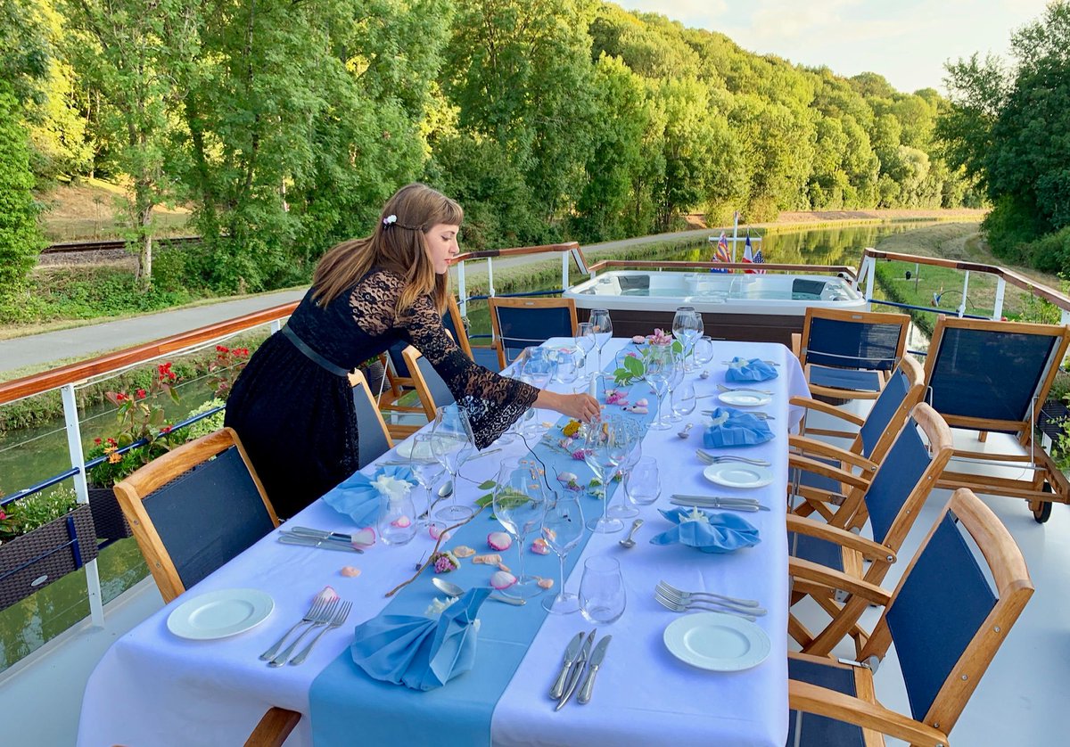 To mark the 50th Anniversary in 2024, up to 10 guests are invited to join @europewaterways ' Derek Banks on this exclusive, week-long 'Founders Cruise' in Northern Burgundy, aboard luxury hotel barge La Belle Epoque. @oldtravelwithgt @UK_AtoutFrance Fab! europeanwaterways.com/itineraries/la…