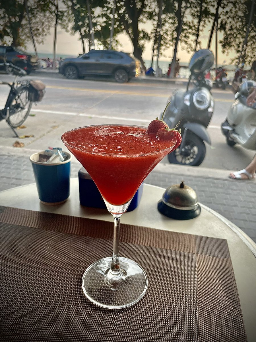 #strawberry 🍓 #AllEyesOnMe 
Strawberry daiquiri #beachholiday