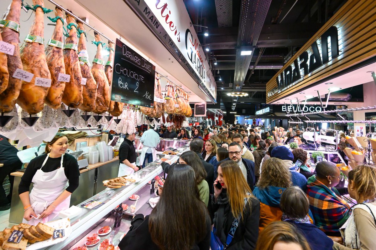 Soirée France inoubliable au marché Victor Hugo pour les 1900 participants au #salonRDVF ! Merci Toulouse pour ces spécialités gourmandes... Charcuterie, fromages variés, cassoulet, pains et pâtisseries... Tout y était pour célébrer la Vi(LL)e en rose ! 😍