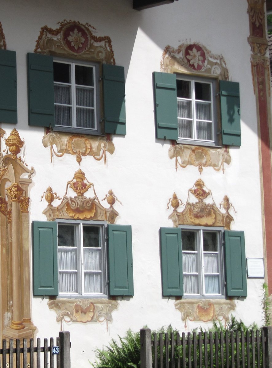 In Oberammergau in Bavaria
#WindowsonWednesday #WallpaintingWednesday