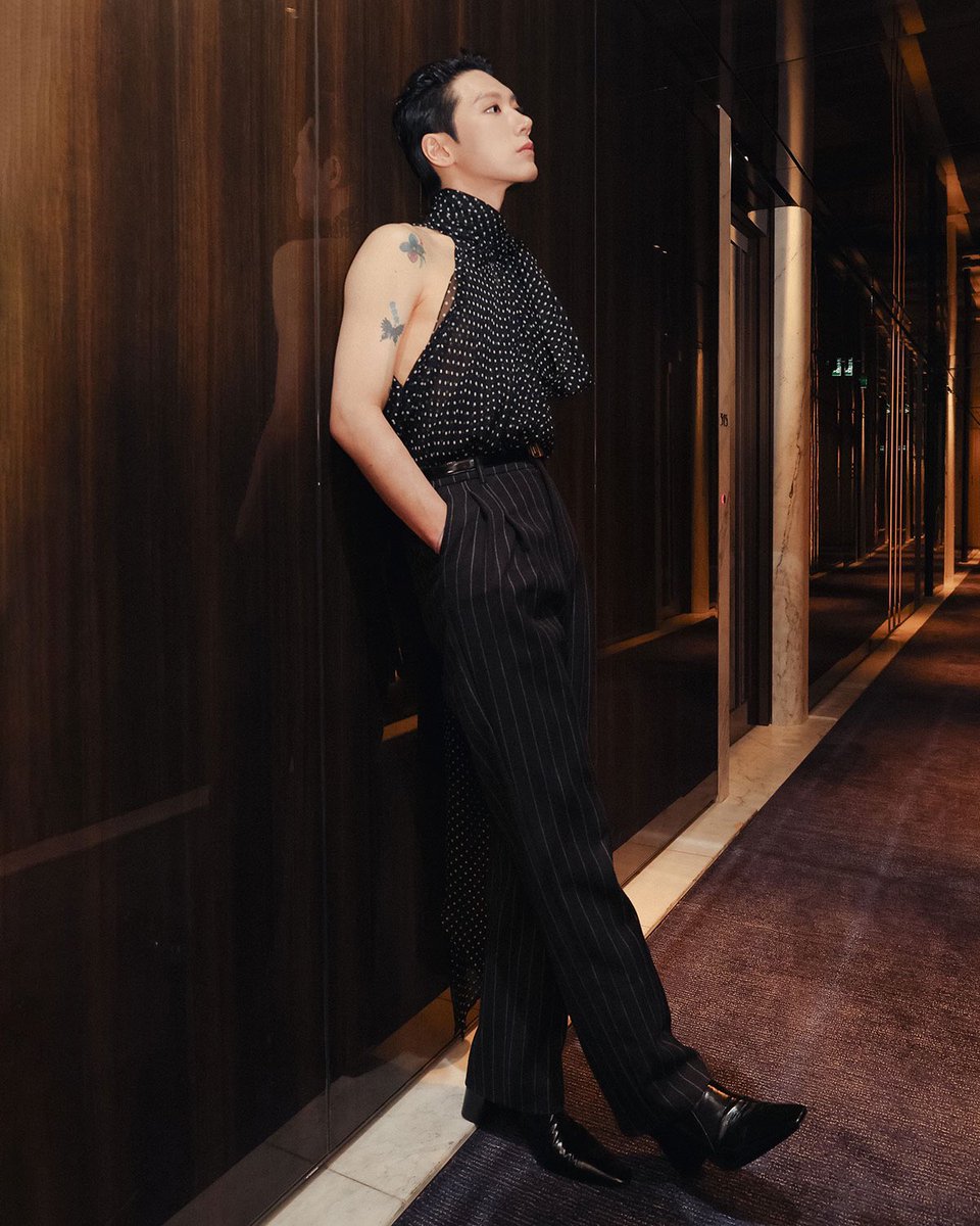 GQThailand's tweet photo. #GQStyle อ่านบทสัมภาษณ์สุดเอ็กซ์คลูซีฟระหว่าง #GQThailand และ #TEN วง #NCT ก่อนที่จะเข้าร่วมชมโชว์ แซงต์ โลรองต์ (#SaintLaurent) ฤดูหนาว 2024 ได้แล้วในตอนนี้
.
Read Now -> https://t.co/SCYNMQGczH

@NCTsmtown #TENLEE #tenlee_1001 https://t.co/f9kezm6wSb