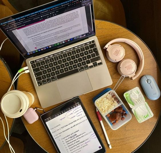 pilatesgirly's tweet photo. waking up early, coffee in the morning, studying all day, running in the evening https://t.co/KohxxwQkzQ