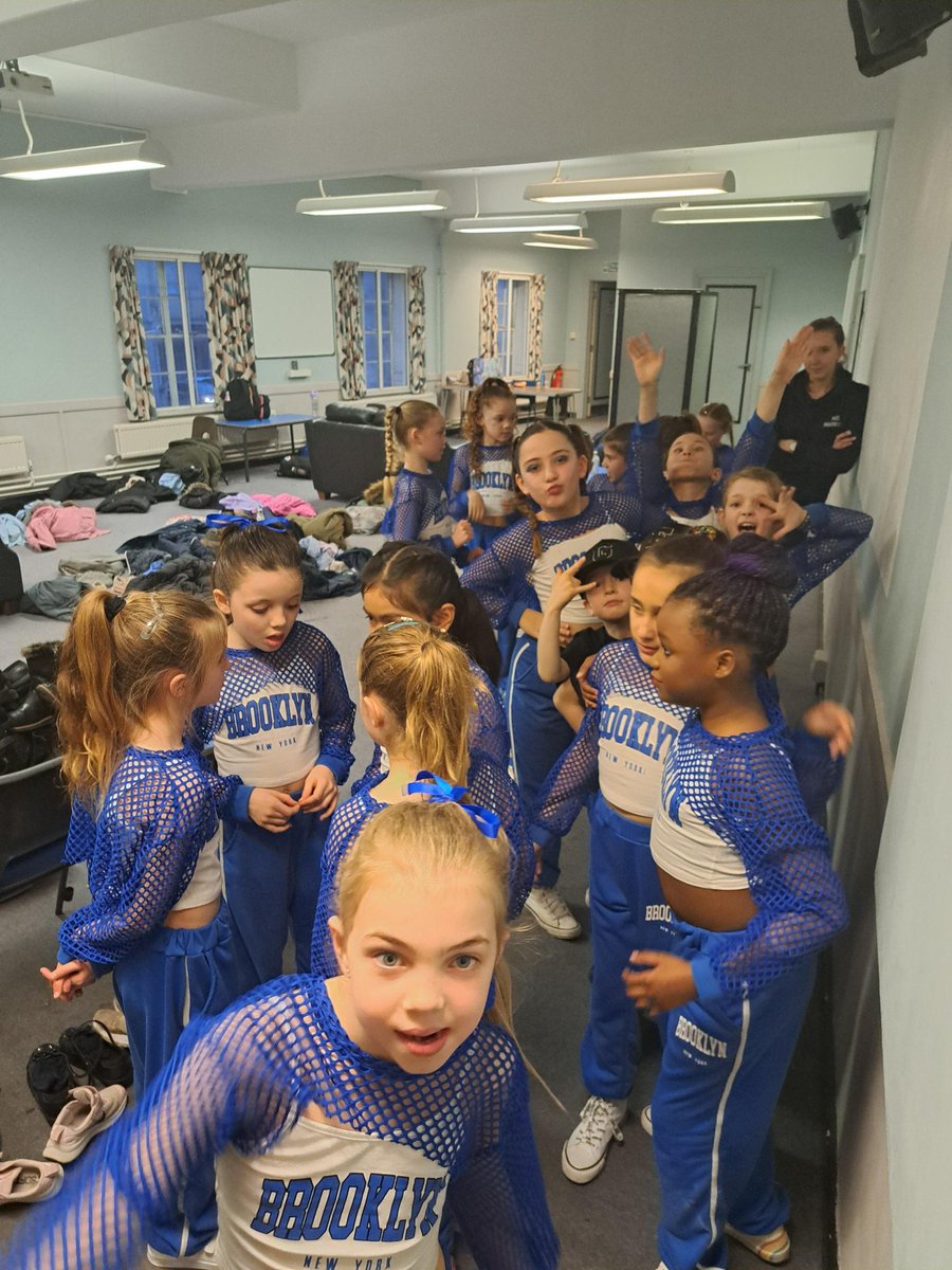 The children did a phenomenal job at Dance Umbrella yesterday, representing the school so well. Mrs Brunton said her year 3 and 4 group absolutely smashed it! Huge well done to all of the dancers, and to Mrs Brunton who taught the dance and supported the children on the night.