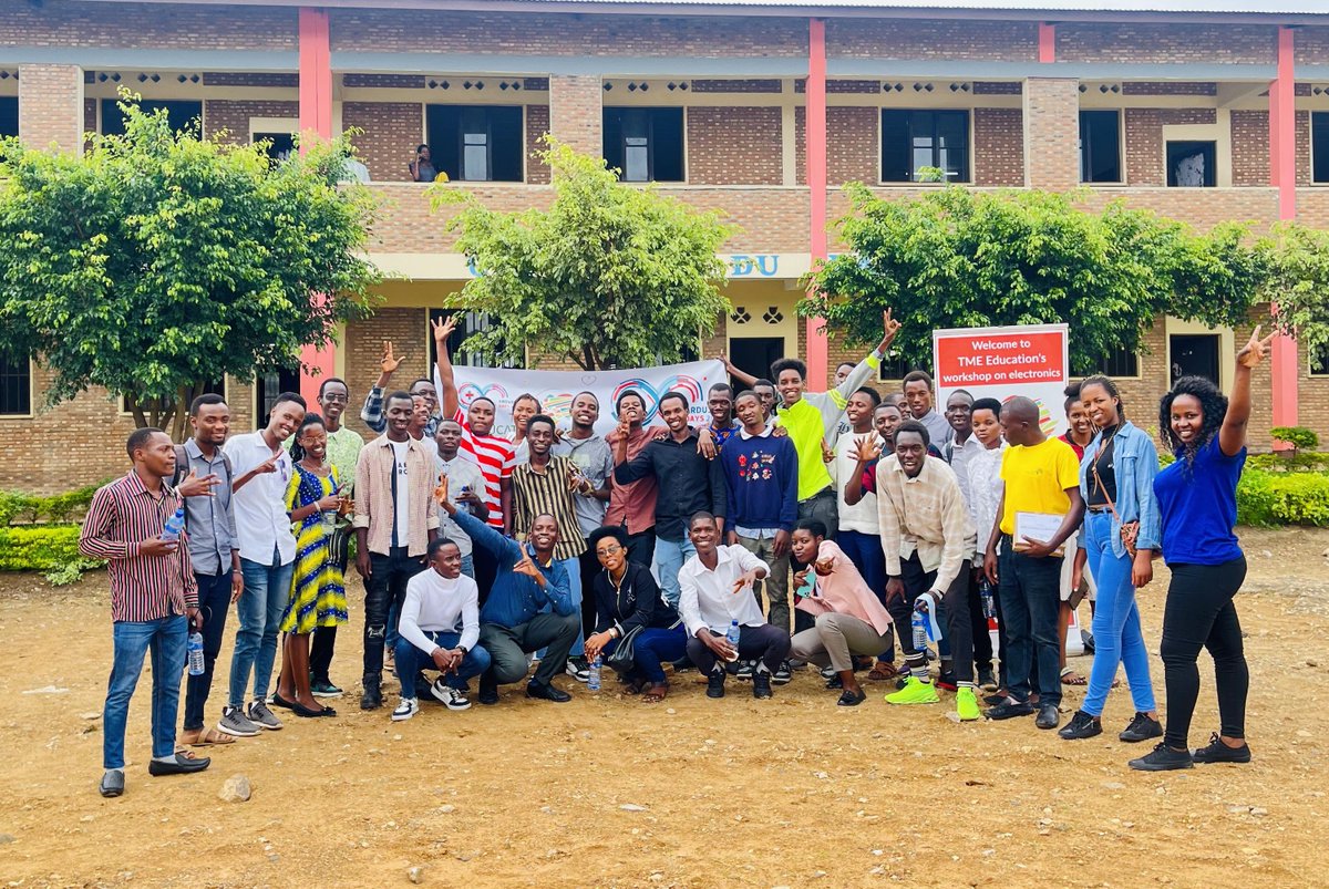 AdSanisse's tweet image. #Arduinodays2024 was well celebrated in 🇧🇮.
Thanks to @arduino and TME Ambassador @Mireille_Iranzi 
#arduino #Impactthefuture #embeddedsystems #iot