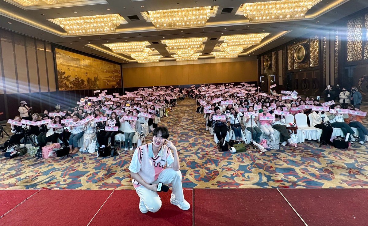 ZeeNuNewR's tweet photo. 여기서 저를 찾으시면 전 재산을 드리…
(대충 못찾는다는 뜻 < 🥶🥶🥶
#NuNewFanSigninChina 🇨🇳🧡
@CwrNew #NuNew #NanaNu #누뉴차와린 https://t.co/cv1ctV2sFg