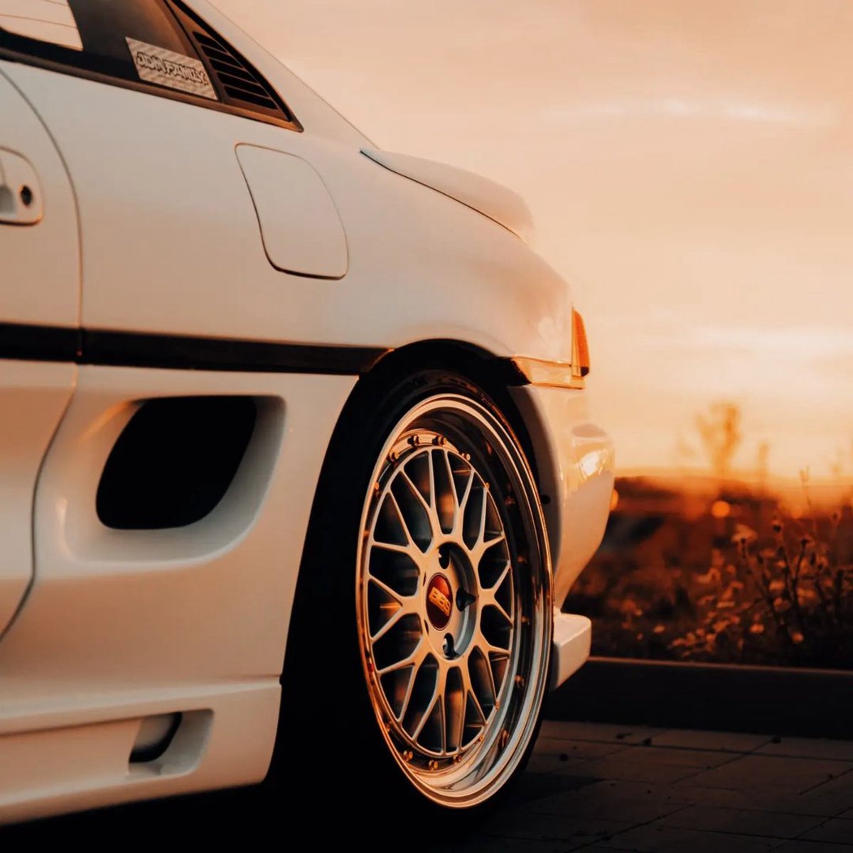 _jamesgalgano's tweet photo. The Toyota SW20 MR2 is definitely an extremely underrated JDM legend. 🤍

Turbo from factory, Pop up headlights, Rear engine, RWD, targa top &amp; Manual !! 🔥 

What more could you want ? 🤷‍♂️

👇🏼👇🏼👇🏼 COMMENT BELOW 👇🏼👇🏼👇🏼 https://t.co/UOyjqFRQUf