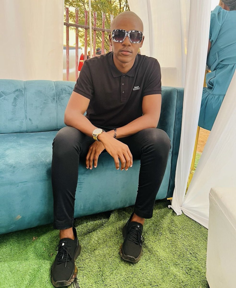 Wizly_wii's tweet image. Dear @bathu_sa. Our boy Willy from this season of Big Brother Mzansi (Top 7) really loves your brand and he reps it through and through. It’s literally all he wore his entire stay in the house and we know it would make his entire life if y’all recognized him please.🥺🫶🏿
It would…