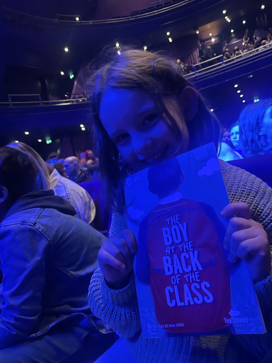 Laura Parker (@lauraparkersw) on Twitter photo So lucky to get to see this yesterday! Inspirational <a href="/boyatbackplay/">The Boy At The Back Of The Class</a> ❤️ Perfectly brings #theboyatthebackoftheclass to the stage #refugees #refugeeswelcome #refugee #humanrights #syria #withrefugees #refugeecrisis #refugeestories #children #humanity #love So lucky to get to see this yesterday! Inspirational <a href="/boyatbackplay/">The Boy At The Back Of The Class</a> ❤️ Perfectly brings #theboyatthebackoftheclass to the stage #refugees #refugeeswelcome #refugee #humanrights #syria #withrefugees #refugeecrisis #refugeestories #children #humanity #love