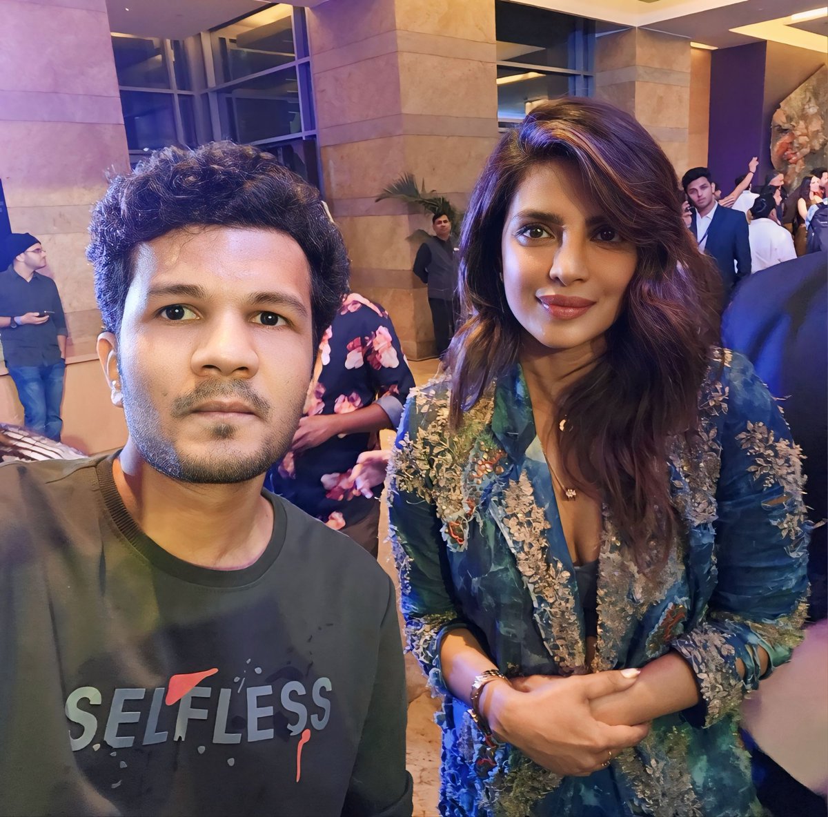 With @priyankachopra 😍 #PriyankaChopra #PriyankaChopraJonas #Don #Don2 #Barfi #BajiraoMastani #Aitraaz #MujhseShaadiKarogi #Agneepath #Krrish #Krrish3 #Dostana #Fashion #Kaminey #Gunday #MaryKom #DilDhadakneDo #7KhoonMaaf #SalaamEIshq #AnjaanaAnjaani #Bluffmaster #Waqt #Andaaz