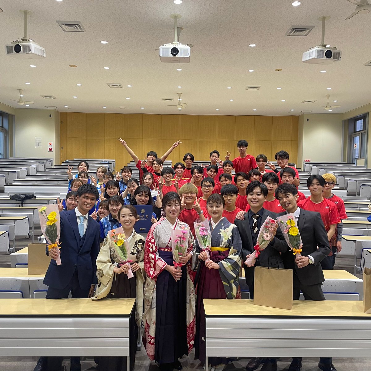 nmsofttennis's tweet photo. こんにちは、長崎大学医学ソフトテニス部です！
3月25日は卒業式でした🎓🌸

先輩方ご卒業おめでとうございます！そして国試合格おめでとうございます🎉

先輩方の晴れ着姿、とても素敵でした✨

先輩方がいなくなるのは寂しいですが、先輩方の飛躍と更なるご活躍を部員一同心からお祈りしています！ https://t.co/JTQIHqK0Dj