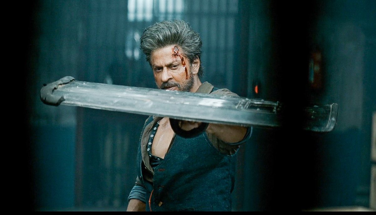 Its_CineHub's tweet photo. " #SRK ne Jawan, Pathaan and Dunki de kar pure Hindustan ko hila dia !! Shahrukh Khan ne akele poor Industry ko upar leke aaya, He is a genius " ✨💥🔥👌

~ #BadeMiyanChoteMiyan Producer Vashu Bhagnani https://t.co/DaiMwon91c