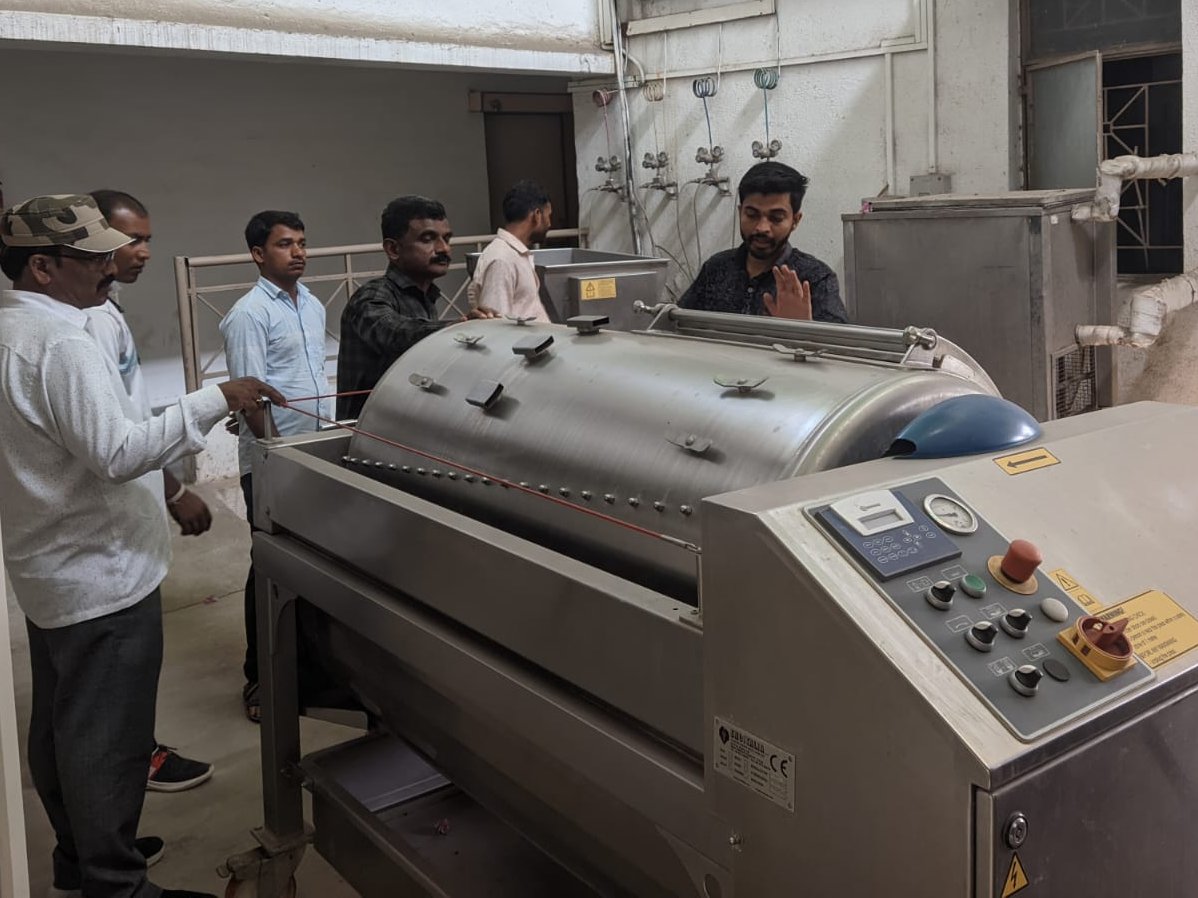 ABI_Draksha's tweet photo. Representatives of #MaharashtraPrabodhanSevaMmandal of #Nasik interacted on ABI activities, technological support, business opportunities &amp; startup culture. This NGO is supporting 2 FPOs #Himai &amp; #Navai and helping to  millets and paddy producers. @icarindia @AgriGoI @ICAR_NRCG https://t.co/fAdhh4AI7L