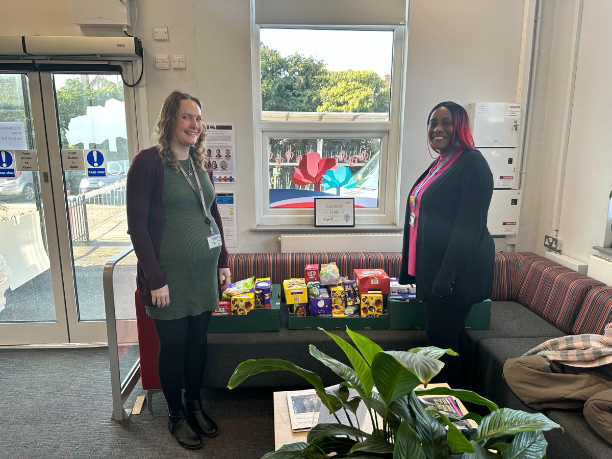 Thank you so much to @hinchleywschool who generously donated Easter Eggs to our patients at Kingston Hospital.

#KingstonHospitalCharity #kingstonuponthames #kingstonhospital #nhsheros #nhsuk #nhscharity