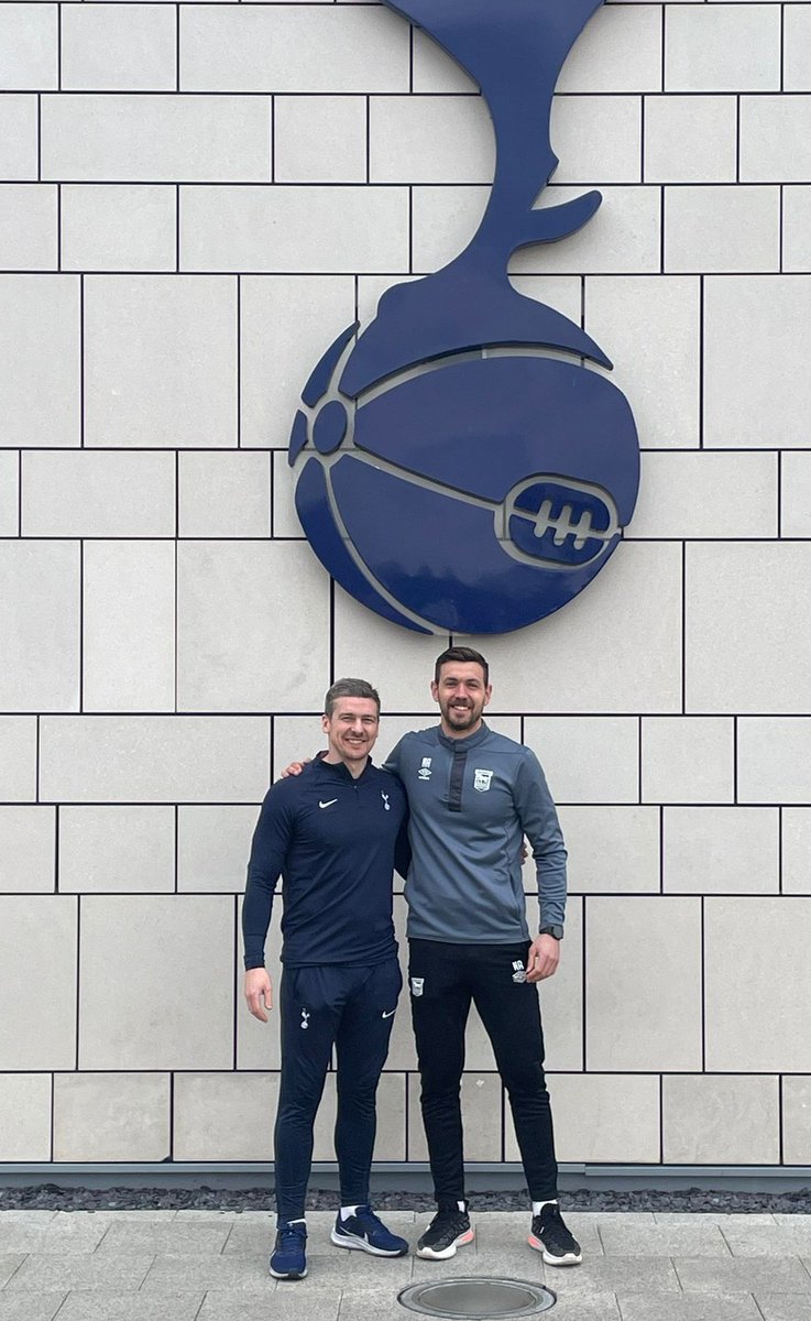 What a coincidence 🔝⚽📊 @anthonyturneruk #spurs #training #ground