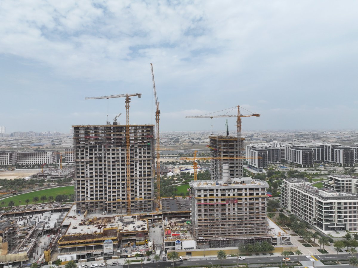 The project of Park Field and Lime Gardens in Dubai Hills has successfully reached its topping out stage. This whole new stage represents the beginning of the cooperation between CR18G and EMAAR. @emaardubai