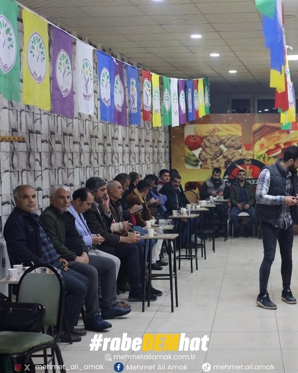 MehmetAliAmak's tweet photo. Gündüz sahada, akşam Seçim Koordinasyon Merkezlerimizde bizleri yalnız bırakmayan tüm Artuklu Halklarımıza teşekkür ediyoruz. Sizlerin iradesiyle, Belediyelerimizi almaya çok az kaldı! https://t.co/uWhGxV2OSt