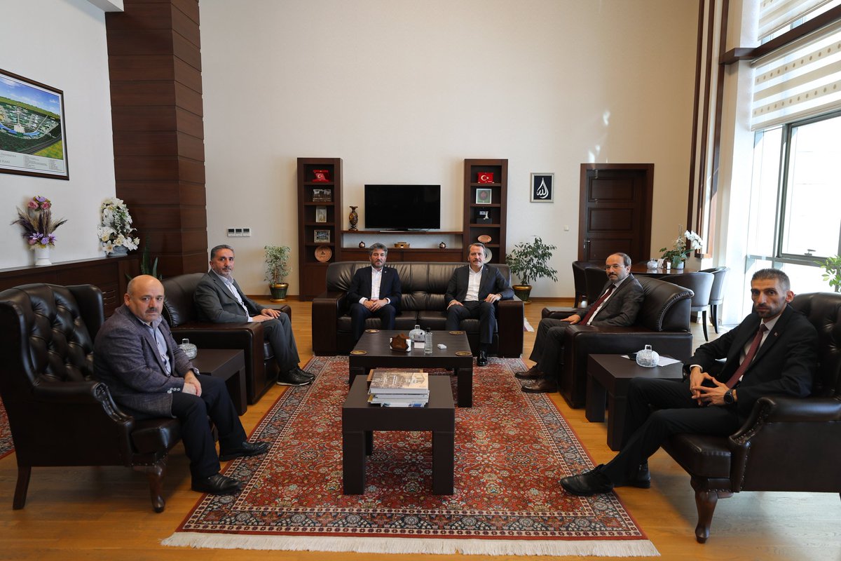 Erzurum'da bir dizi ziyaret gerçekleştiren Genel Başkanımız @_aliyalcin_ , Atatürk Üniversitesi Rektörü Prof. Dr. Ömer Çomaklı'yı ve Erzurum Teknik Üniversitesi Rektörü Prof. Dr. Bülent Çakmak'ı ziyaret etti. @rektorcomakli | @cakmak_bulent_ | @atauniv1957 | @etukurumsal