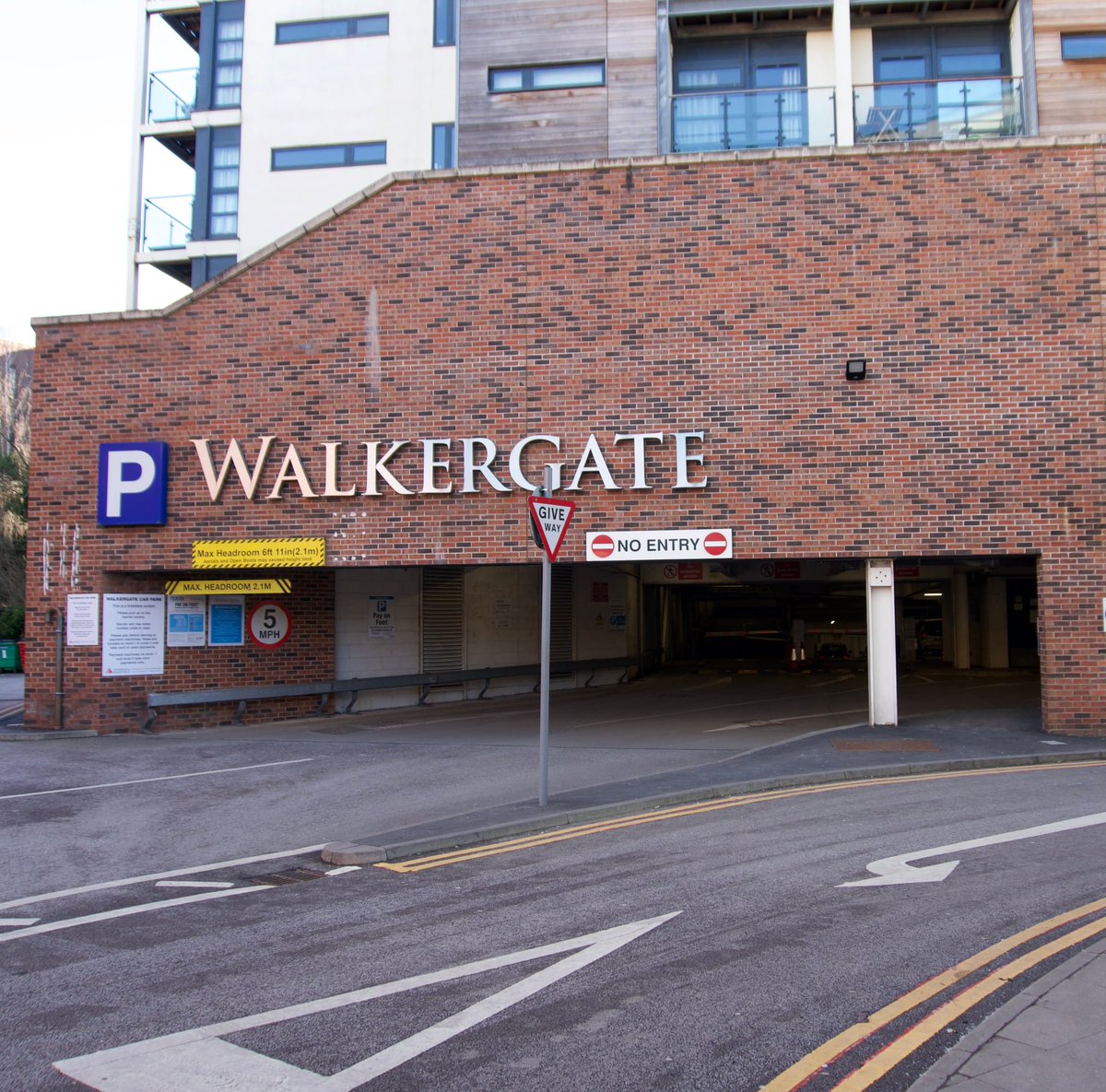 Visiting #Durham this week?📍 🅿️ Centrally located, our 500-space, pay-on-exit car park provides safe and secure parking in the heart of #DurhamCity. 👉🏼 bit.ly/CARPARK_Walker…