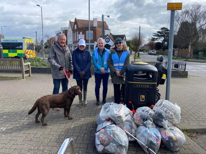 River_Care's tweet image. It was windy, very windy 💨 but the beach cleans continue in support of #GreatBritishSpringClean 
From Southend to Clacton, Walton and Frinton, Essex beach carers have been busy giving Essex beaches a spring clean and we thank you all 👏👏👏