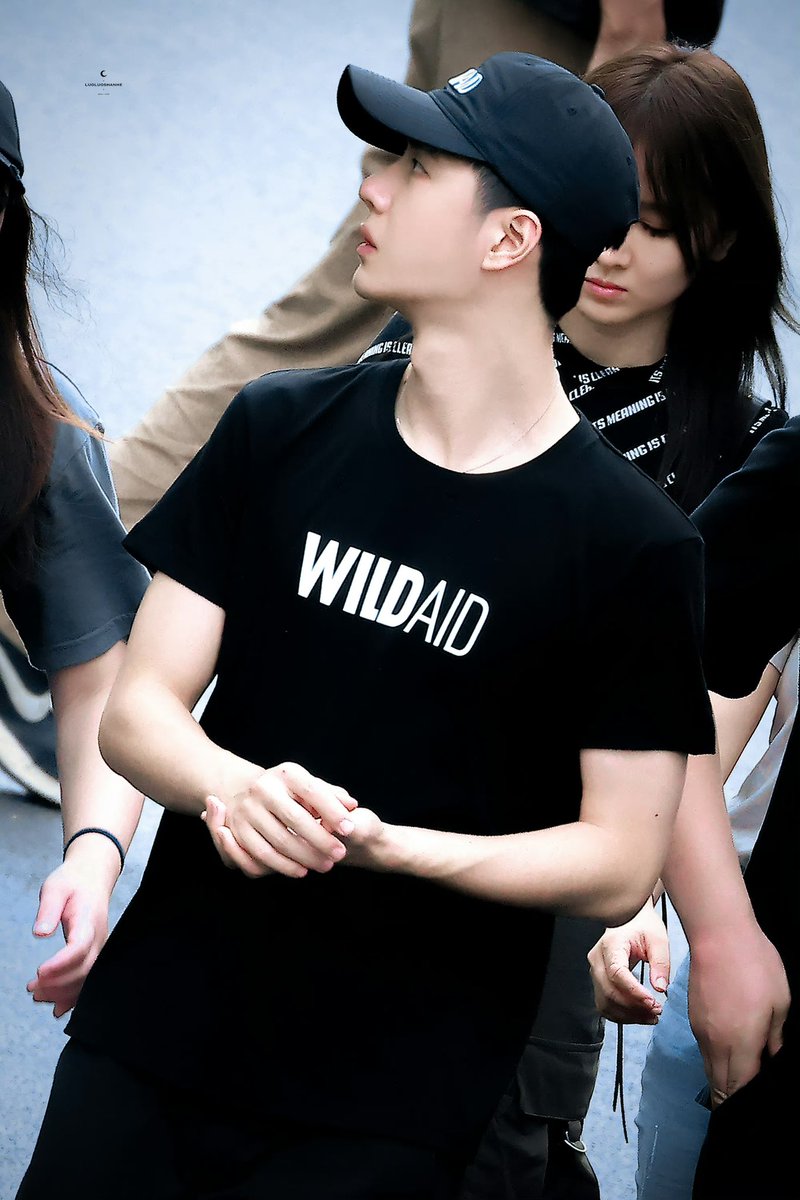 702universe2's tweet image. ท่านทูตกับการปฏิบัติภารกิจกับ WildAid