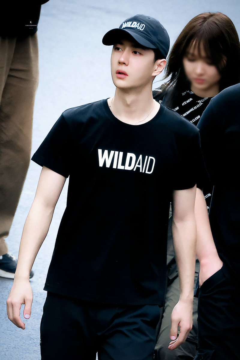 702universe2's tweet image. ท่านทูตกับการปฏิบัติภารกิจกับ WildAid