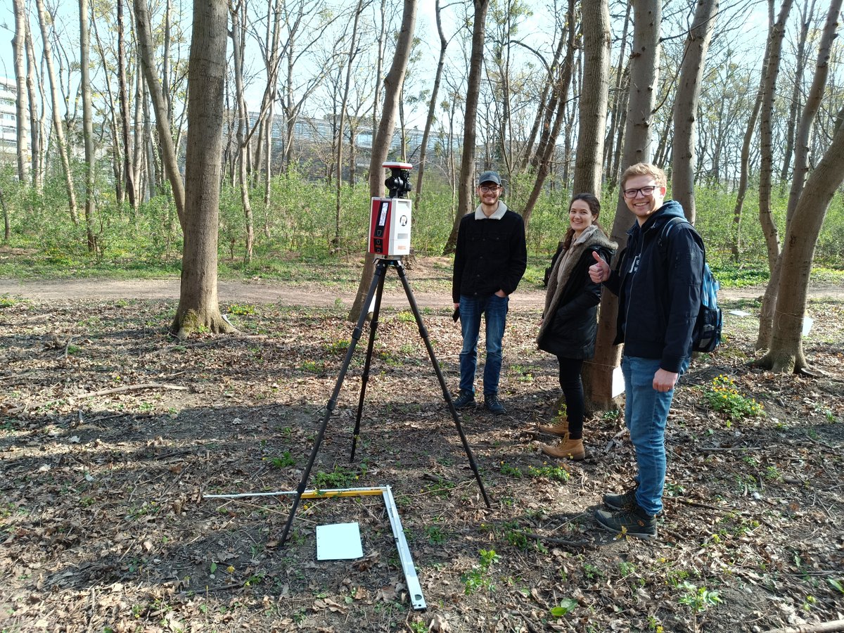 Last week, Christoph, Katharina and Timon ventured into the forest for their Bachelor and Master Theses. Equipped with tape measures, water levels, meter sticks, (smartphone) cameras, and a laser scanner, we embarked on a comprehensive forest measurement expedition 🌳📷📏