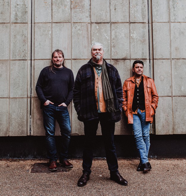 Peter Knight's Gigspanner Trio 'Gigspanner are pushing at the boundaries, and in the process are making some of the most beautiful music the genre has to offer' 5***** Maverick Magazine @Gigspanner Weds 8 May 7.30pm #LeicesterGuildhall leicestermuseums.org/event-details/…