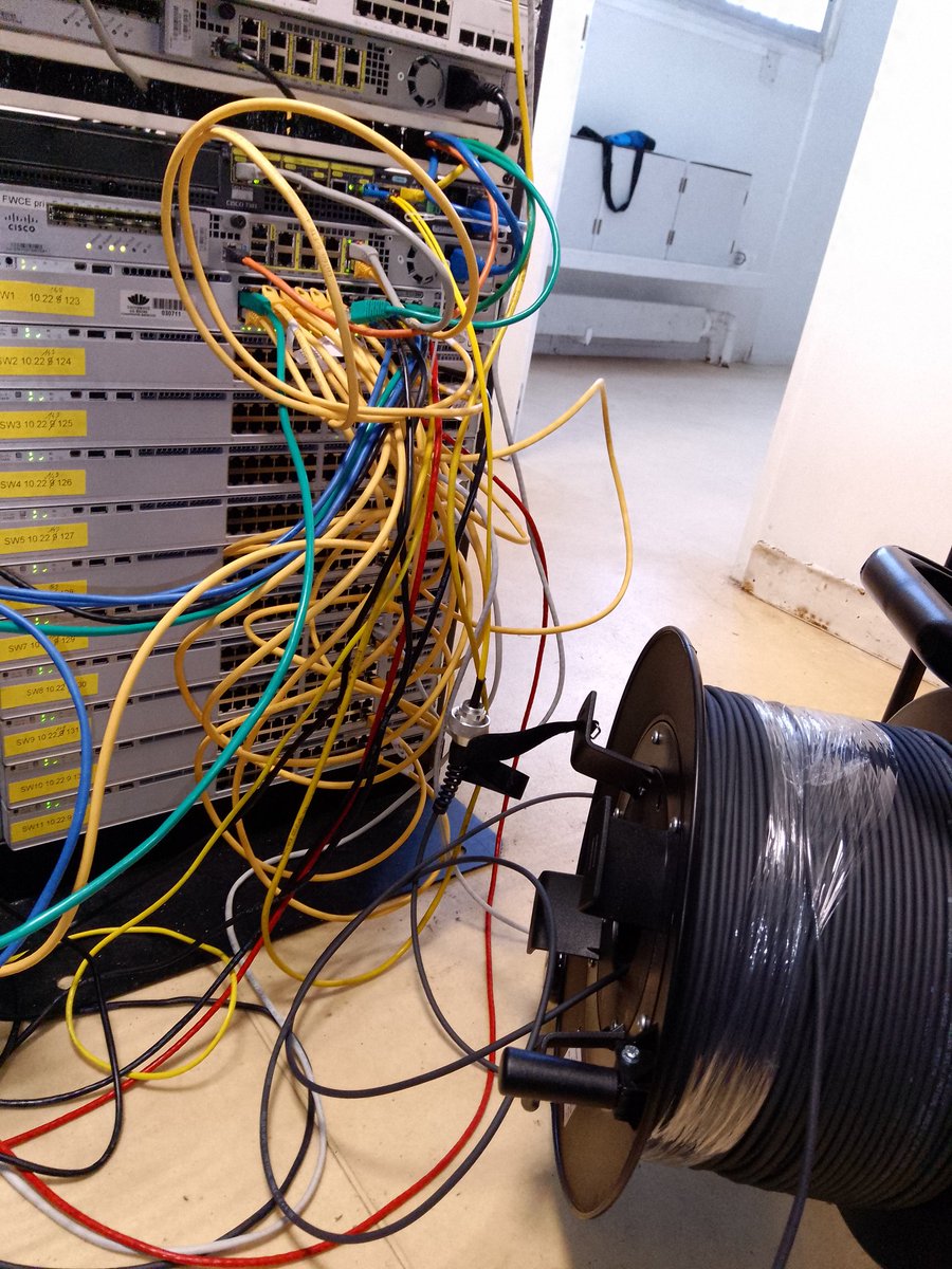 hacksecur_'s tweet image. Test de la fibre qui va relier l'infrastructure du #HSR au réseau de @universitereims via DSIT @GrandReims OK. Merci @AxiansFrance #AxiansEDU  Nancy-Metz  pour cette conception fibre dans les temps.