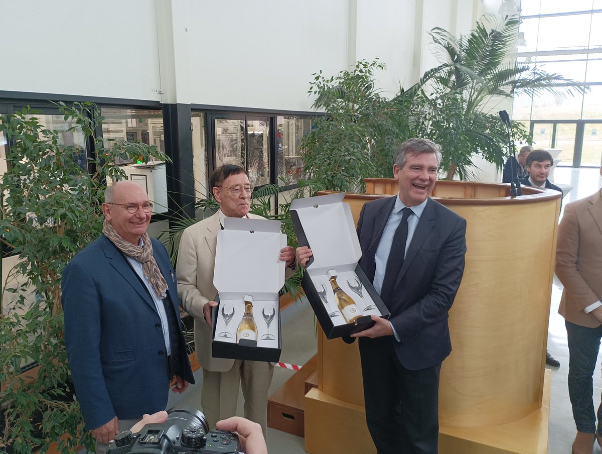 Visite du label <a href="/Certif_OFG/">Origine France Garantie</a> représenté par <a href="/montebourg/">☰ Arnaud Montebourg</a> chez <a href="/NOVACEL02/">NOVACEL</a> fleuron des #entreprises locales, spécialisée dans la fabrication de verres depuis 30 ans. Une entreprise connectée au #territoire par les valeurs qu’elle porte, qui incarne le savoir-faire local et français