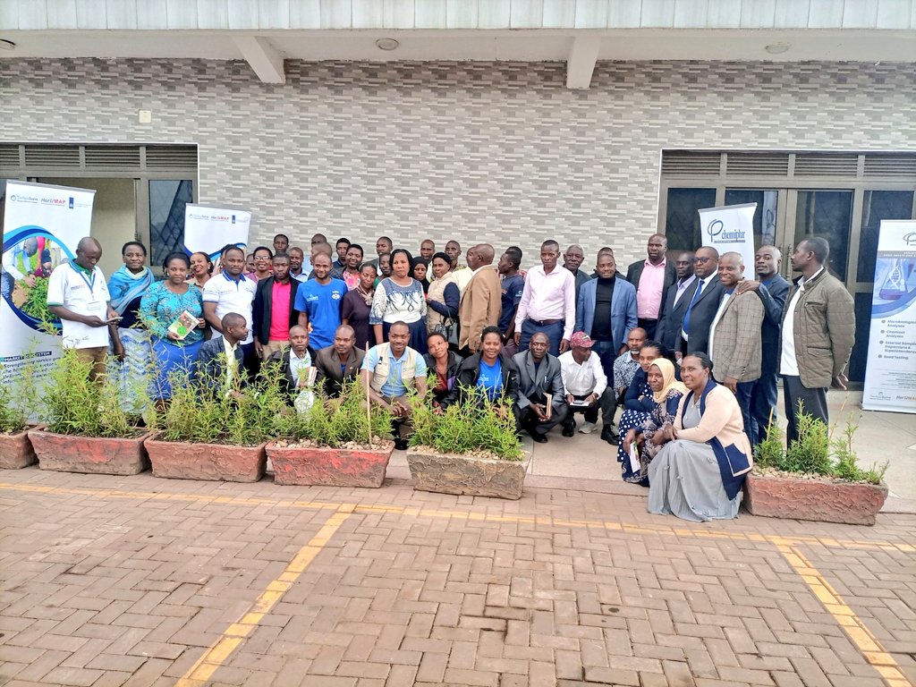 chemipharltd's tweet photo. CHEMIPHAR in partnership with @TechnoServe &amp; #HortiMap continue to empower farmers &amp; promote safe consumption of fresh produce. Together, we're raising awareness &amp; ensuring testing for safe, high-quality fruits &amp; vegetables across the value chain. #Foodquality #SafeProduce 🌱🍎🥦 https://t.co/8eNl3YMu4a