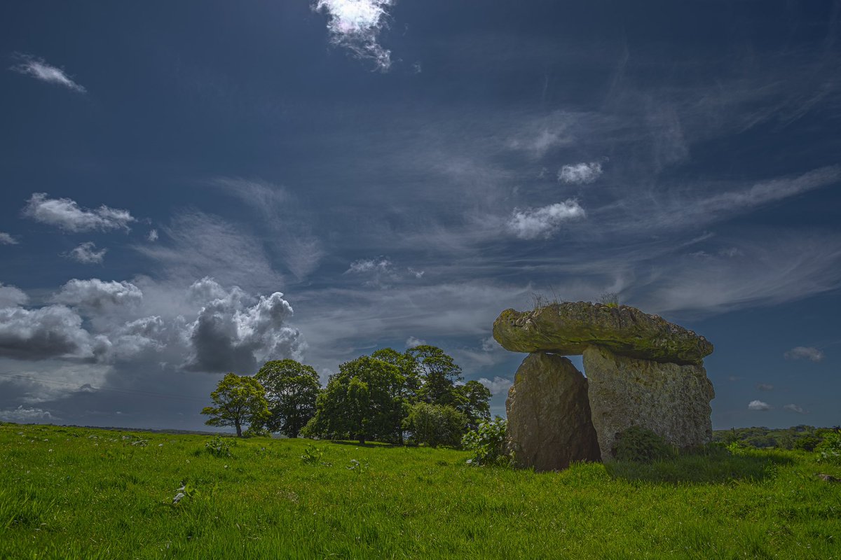 the Neolithic burial chamber/tomb of St Lythans in the Vale of Glamorgan 

#photography #photographer #wales #ThePhotoHour #coastandcountry #uk #stlythans #neolithic #stone #rural #valeofglamorgan #burialchamber