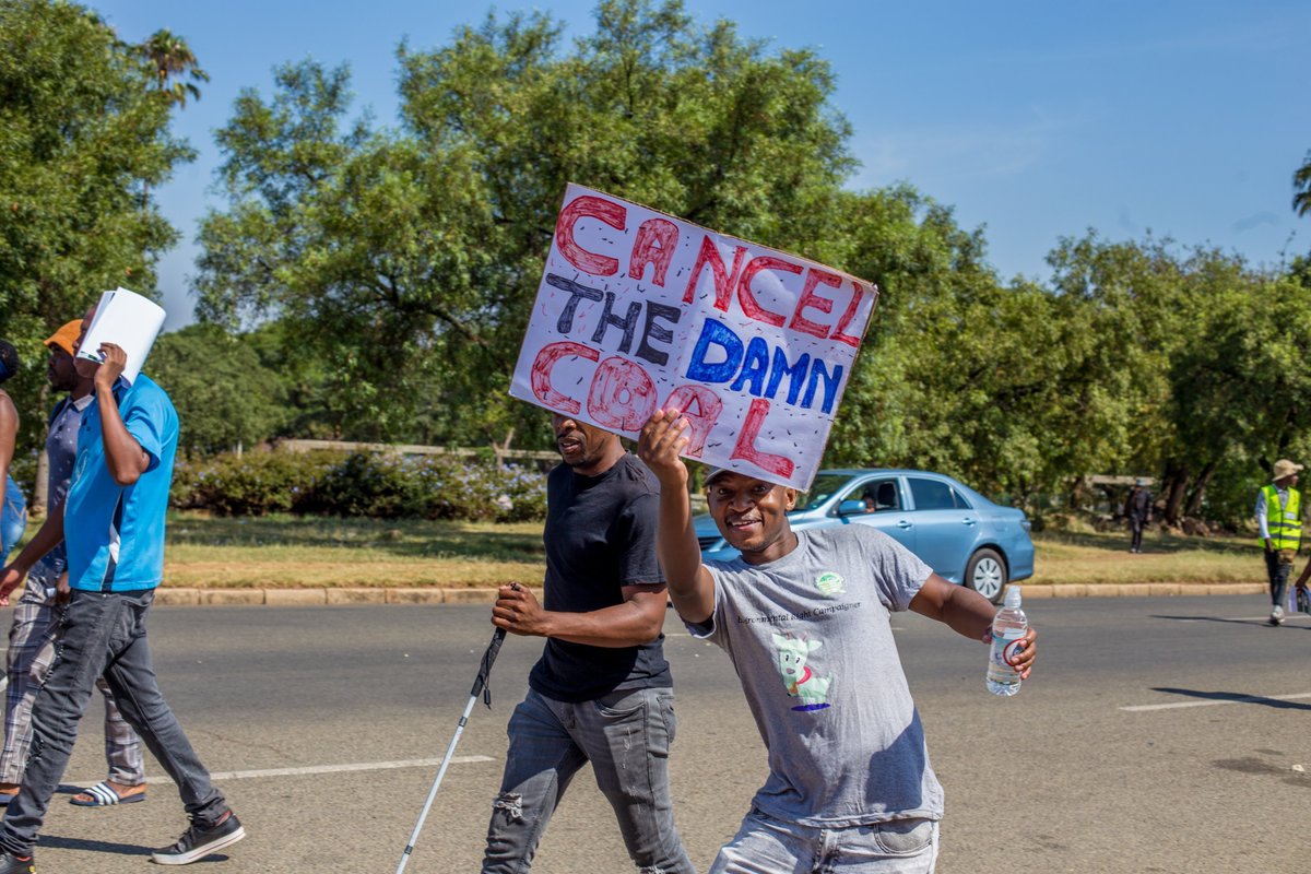 🪧✊🏿 Last week, we took to the streets in 6 provinces demanding clean, safe and affordable energy for ALL and denouncing the latest energy plan. In Mpumalanga, we said NO to coal, NO to air pollution and dirty water. We said nothing for us without us. Viva #PeoplesPower!