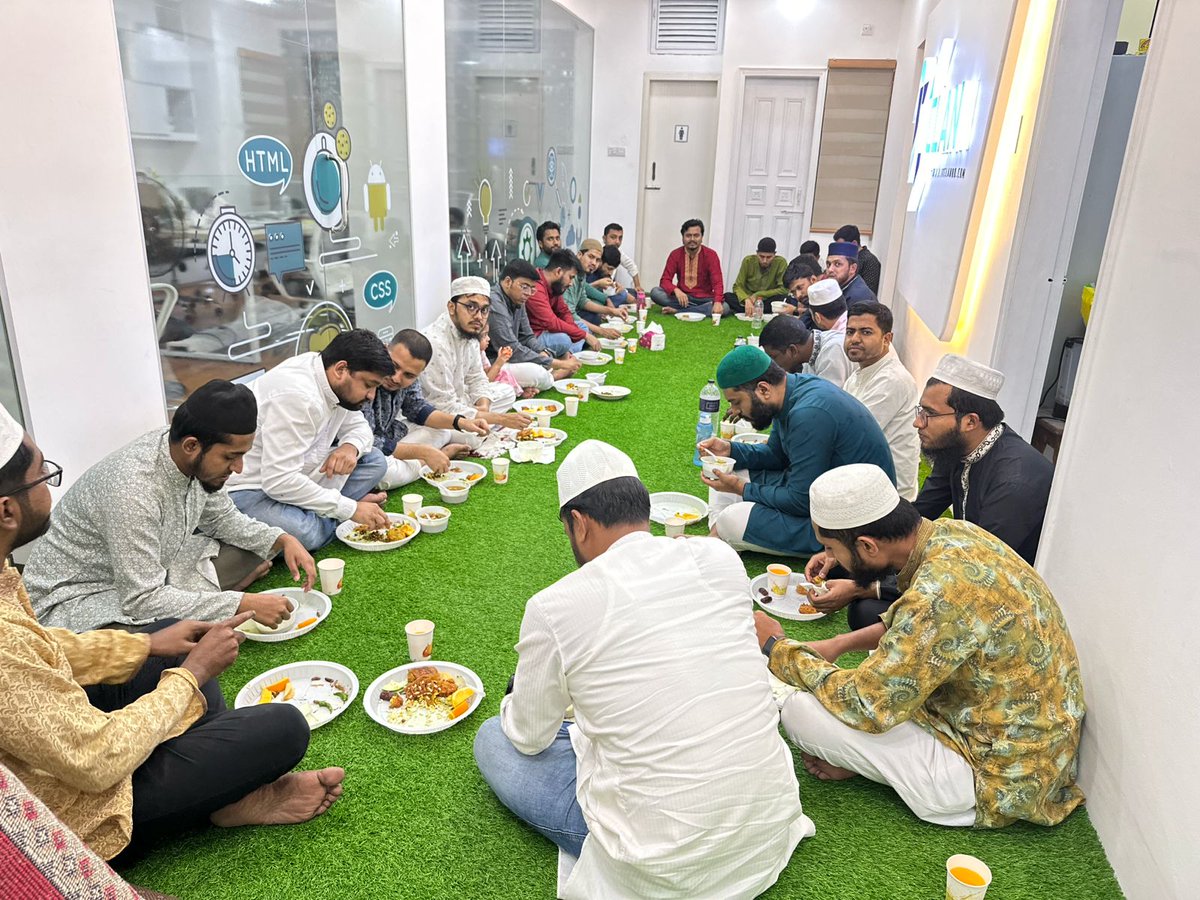 itclanbd's tweet image. Breaking fast and building bonds!

Alhamdulillah, 🤲🏻 Enjoying a meaningful iftar at the ITclan BD with wonderful colleagues! 🌙

#Ramadan #TeamIftar #TeamBonding #ITclanBD