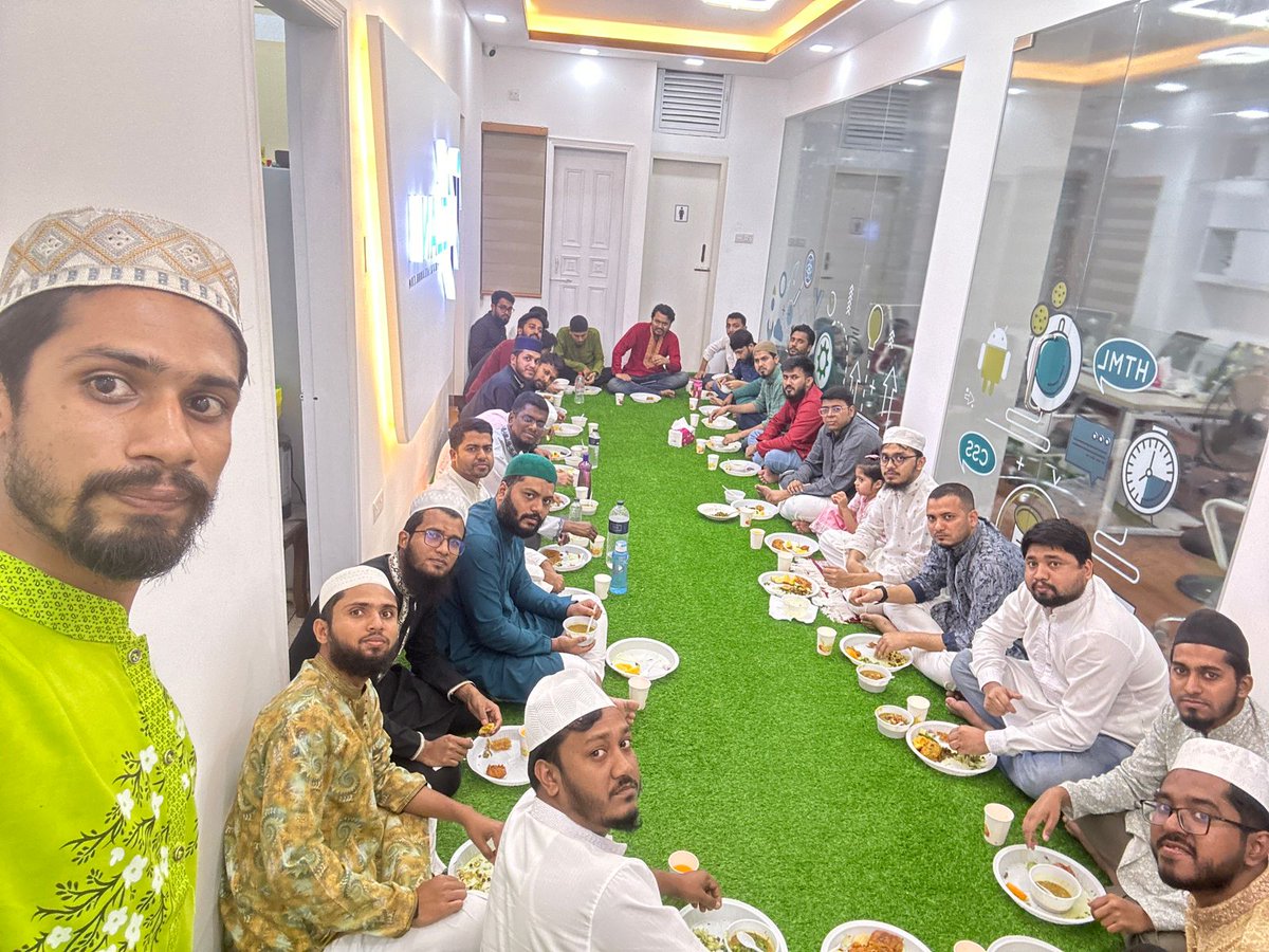 itclanbd's tweet image. Breaking fast and building bonds!

Alhamdulillah, 🤲🏻 Enjoying a meaningful iftar at the ITclan BD with wonderful colleagues! 🌙

#Ramadan #TeamIftar #TeamBonding #ITclanBD