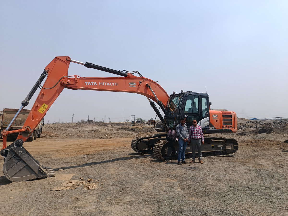 Esinfraserve's tweet photo. Explore more about this amazing machine:  https://t.co/gF0XovKi78
For details, call us at +917489900153.
.
.
.
#TataHitachii #esinfraserve #ChaloDeshBanaye #happycustomer #madeinindia #powerful #fuelefficient #excavator #keyhandover #ultra #Zaxis220LCUltra #220Ultra #zaxisseries https://t.co/OEOgufgfzP