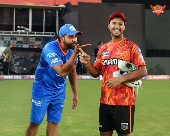 ItsRichaa's tweet photo. Commentators words before #SRHvsMi "I hope MI gets their win tomorrow" while other solemnly nod their heads. 🤯🏏

Even after an absolute blaster in the 1️⃣st. This is the bais we as Orange Army has always faced. Not everybody but it stinks. 🧡

#CricketTwitter https://t.co/rIGvYchD4O